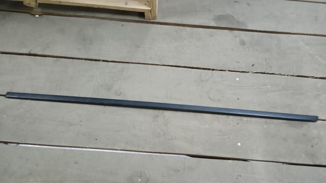 Молдинг передньої правої двері 51137158534 BMW