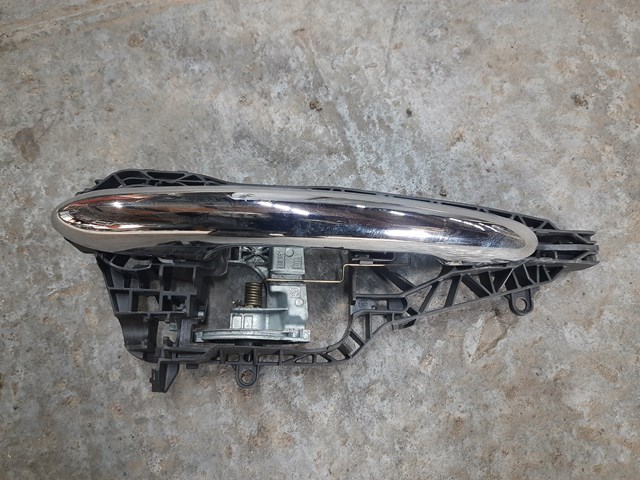 Ручка передніх дверей зовнішня, права 51217317636 BMW