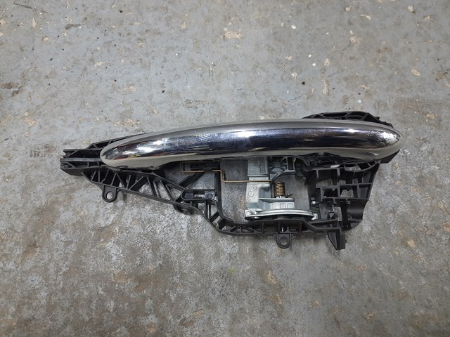 Ручка задніх дверей зовнішня, ліва 51217327339 BMW