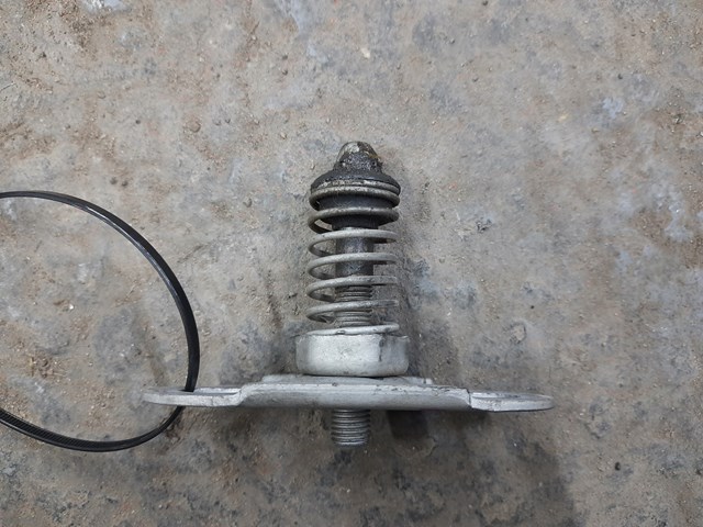 Замок кришки капота 51238229807 BMW