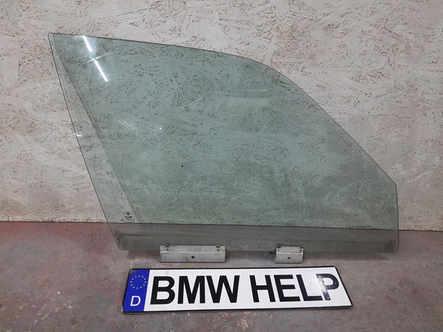 Скло передньої правої двері 51321944084 BMW