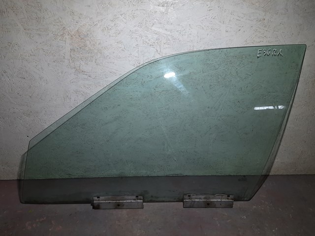 Скло водійських дверей 51328169013 BMW