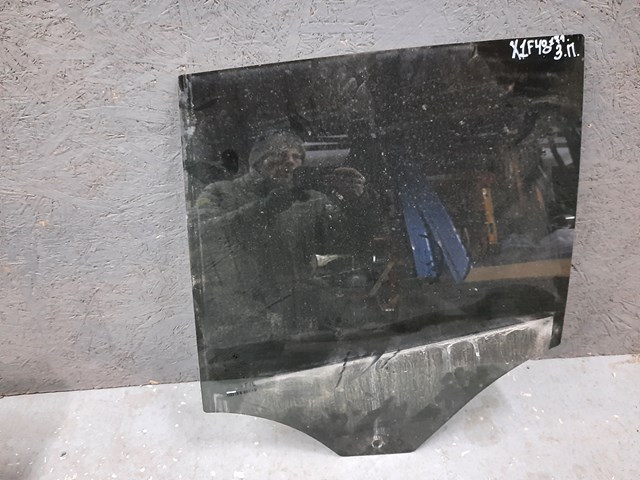 Скло задніх дверей, лівих 51357388869 BMW