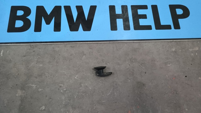 Пістон (кліп) кріплення підкрилки переднього крила 51717145148 BMW