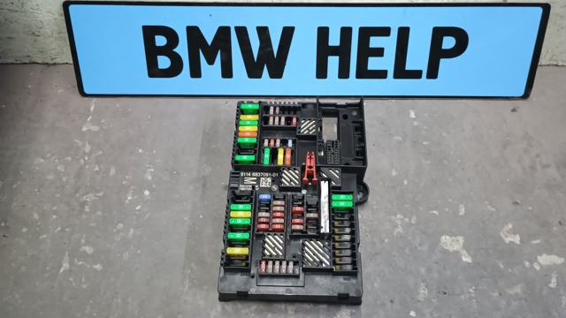 Блок запобіжників задній, салонний 61146837091 BMW