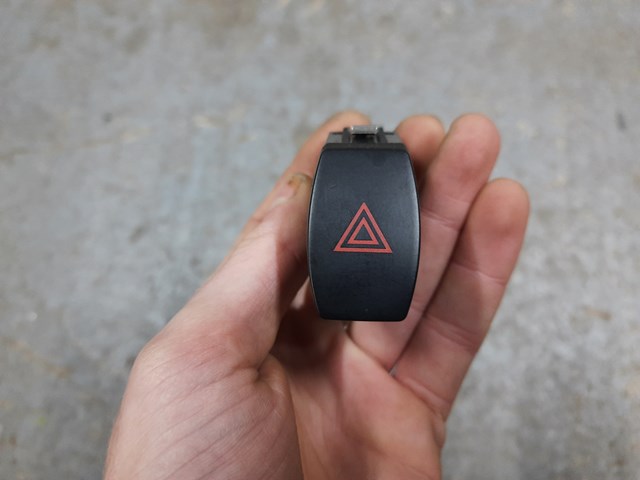 Кнопка включення аварійного сигналу 61319389075 BMW
