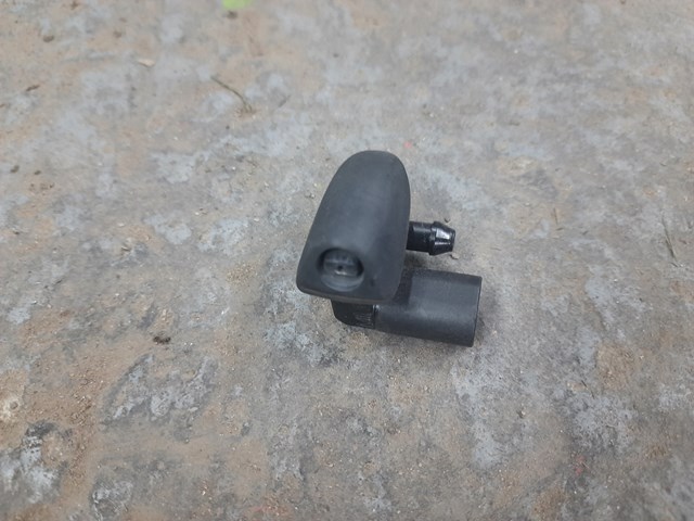 Сопло склоомивача вітрового скла 61667330654 BMW