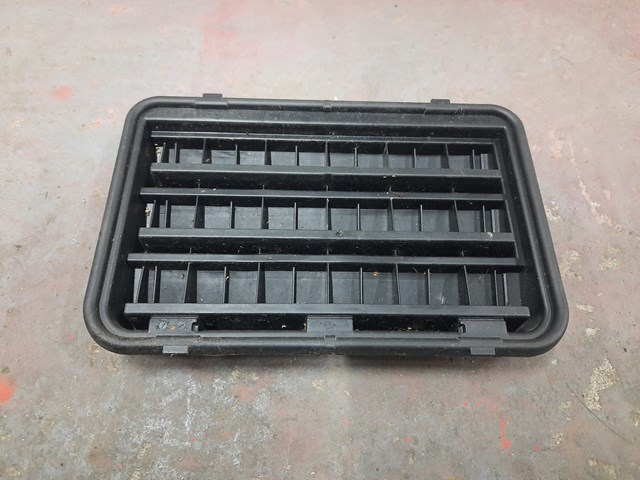 Решітка вентиляційна задня 64226962293 BMW