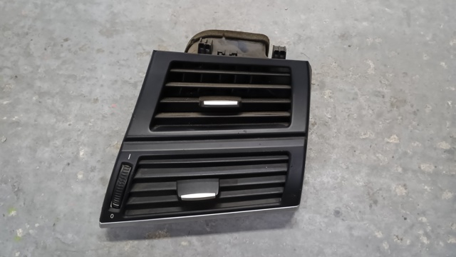 Решітка повітроводу права 64227161804 BMW