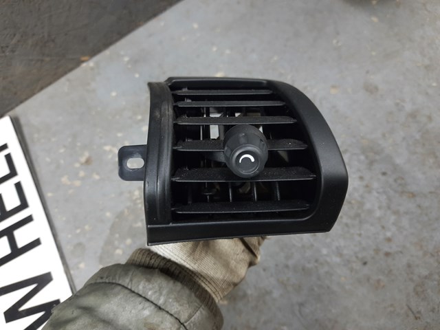 Решітка повітроводу 64229265406 BMW