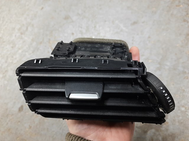 Решітка повітропровода ліва 64229292739 BMW