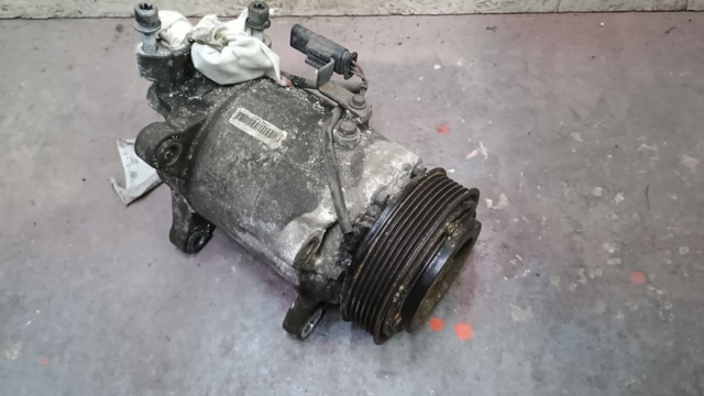 Компресор системи кондиціювання 64526811430 BMW