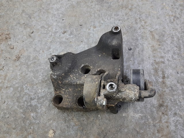 Кронштейн компресора кондиціонера 64557787319 BMW