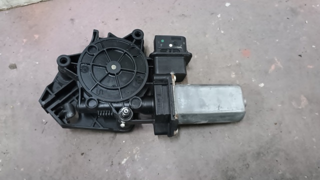 Мотор склопідйомника дверей передніх, правих 67627405702 BMW
