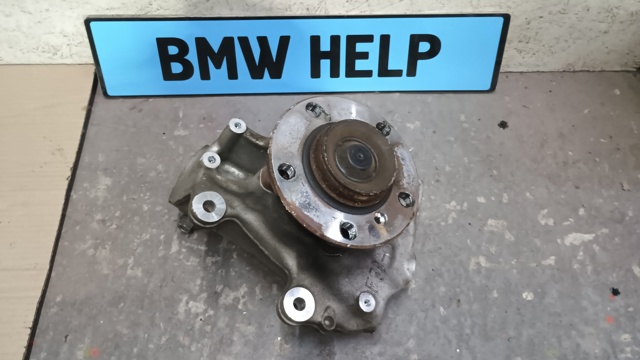 Цапфа поворотна права 6792288 BMW