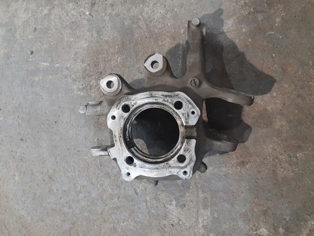 Кулак поворотний лівий 6793769 BMW