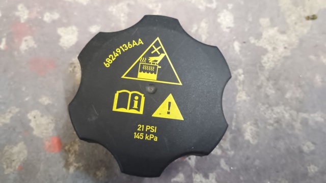 Пробка розширювального бачка 68249136AA CHRYSLER