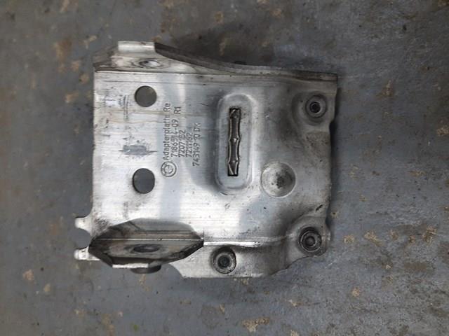 Кронштейн бампера переднього, правий 7186514 BMW