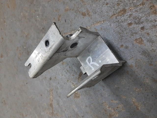 Кронштейн передньої балки 7245796 BMW