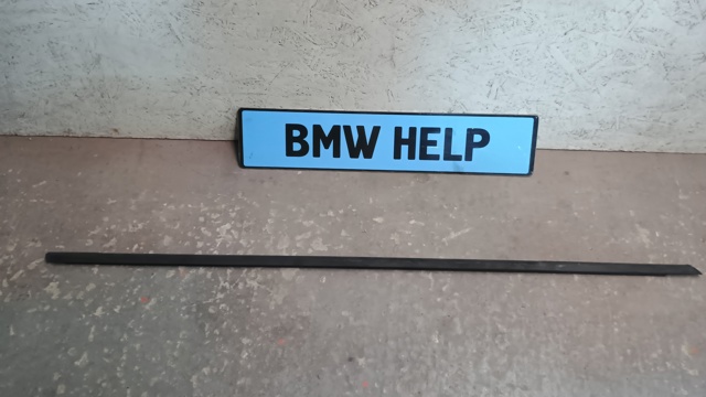 Молдинг опускного скла дверей передньої, правої 7258296 BMW