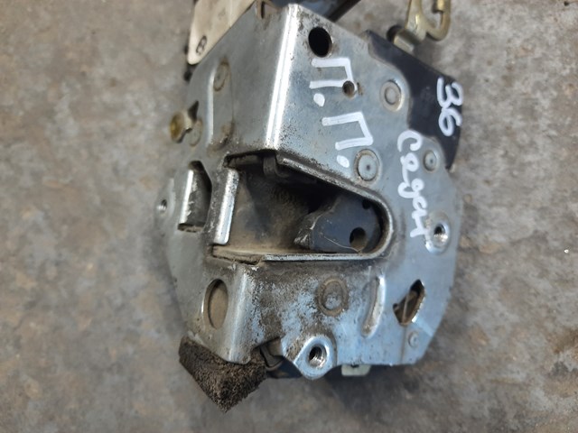 Замок двері правої передньої 8122418 BMW