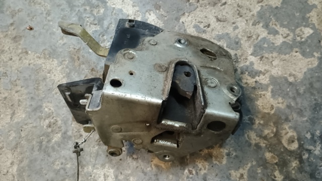 Внутрішній дверний замок 8168924 BMW