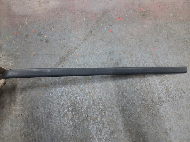 Накладка задніх дверей 8208451 BMW