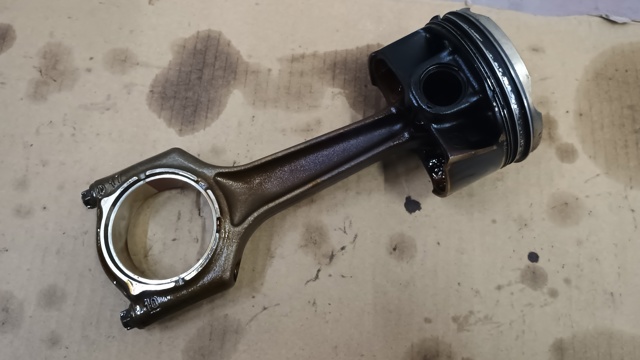 Поршень без кілець 8638450 BMW