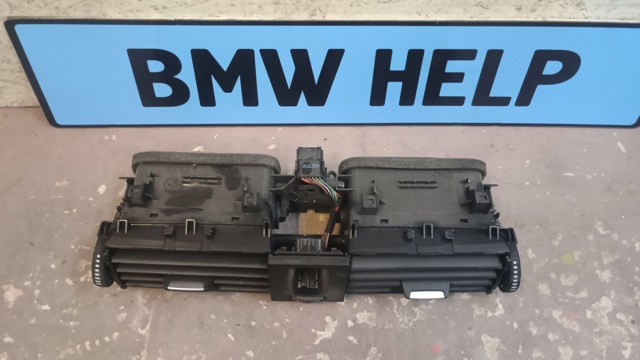 Решітка повітропровода 9218552 BMW