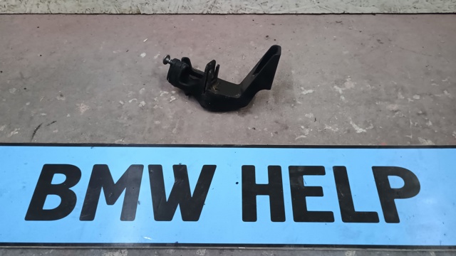 Кронштейн насоса ГПК 9303628 BMW
