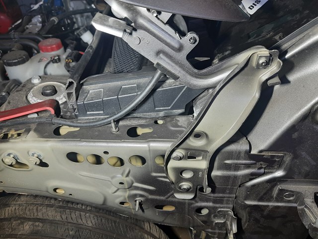Завіса капота ліва A1778801100 MERCEDES