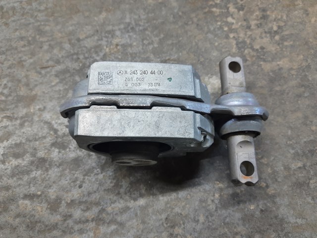 Подушка (опора) двигуна, права нижня A2432404400 MERCEDES