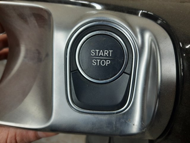 Кнопка запуску двигуна A2439055600 MERCEDES
