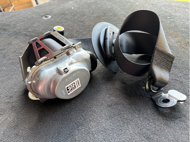 Пасок безпеки задній лівий A24786089009C94 MERCEDES