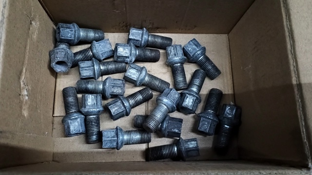 Болти колісні WHT001812 VAG