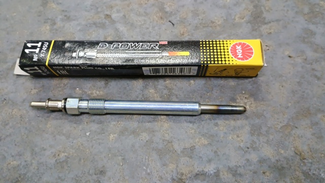 Свічка накалу Y745U NGK