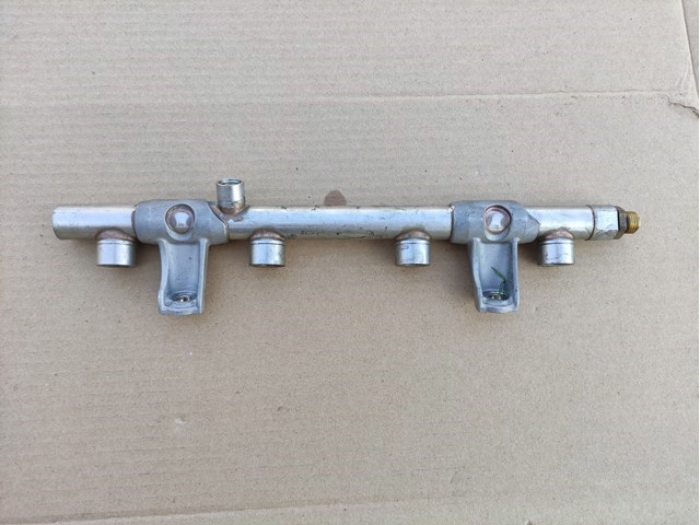 Розподільник палива 06L133317L VAG