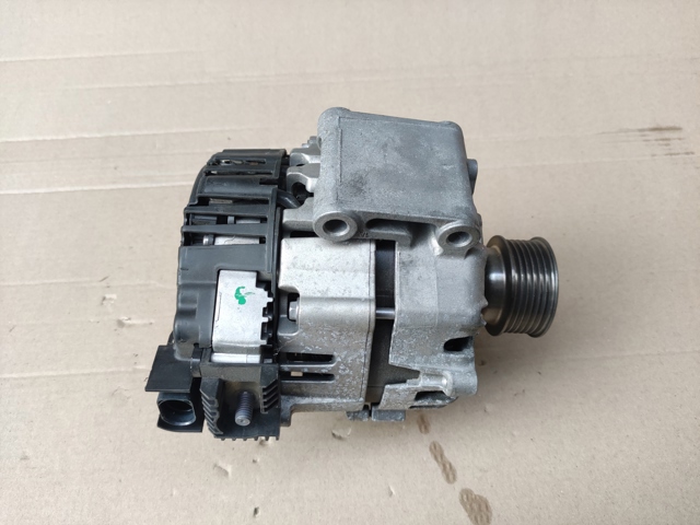 Авто генератор 06L903018G VAG