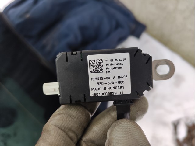 Підсилювач сигналу антени 107973500A TESLA