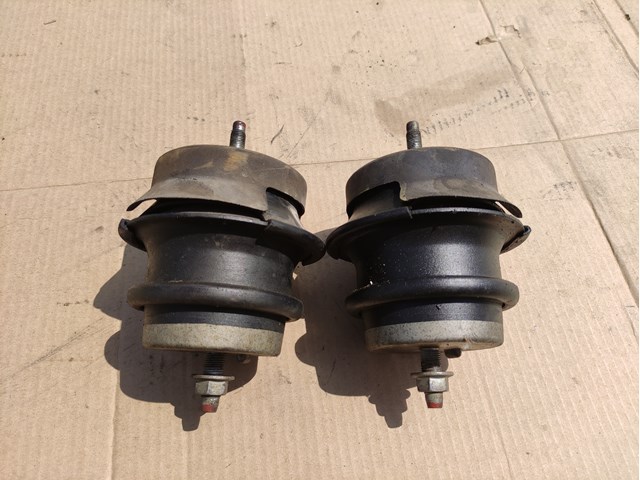 Права подушка двигуна 112204GD0A NISSAN