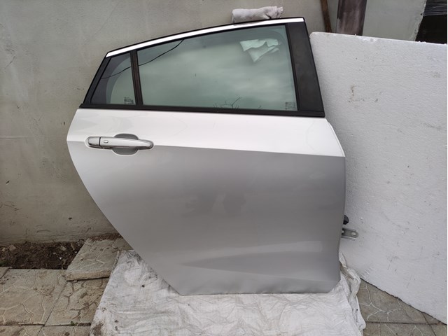 Двері задні в зборі 23376622 GM