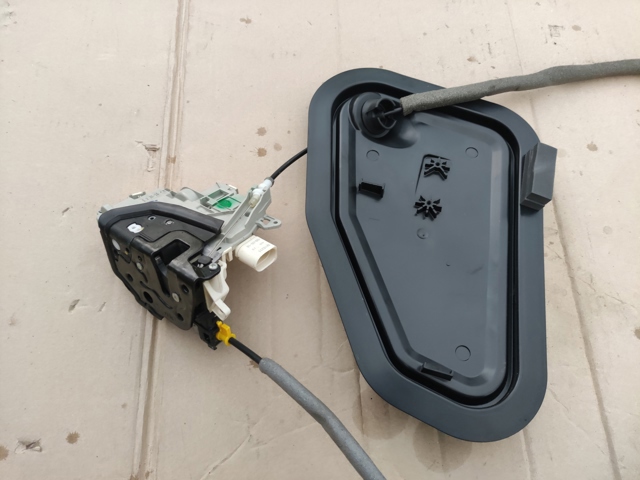 Замок задніх дверей, лівих 4G0839015D VAG