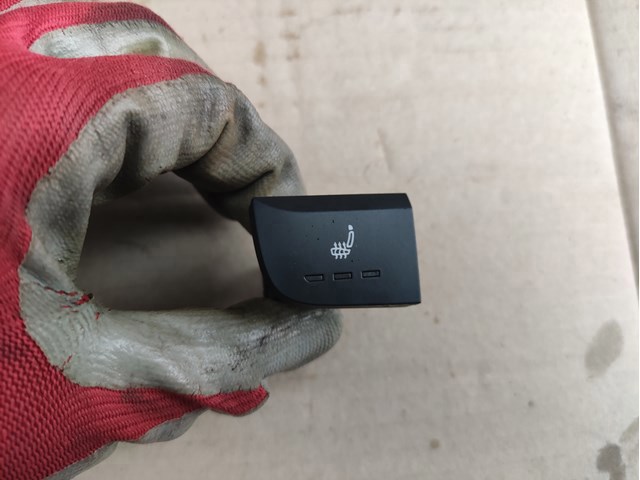 Кнопка вкл.обогрева сидіння 4G0963563 VAG