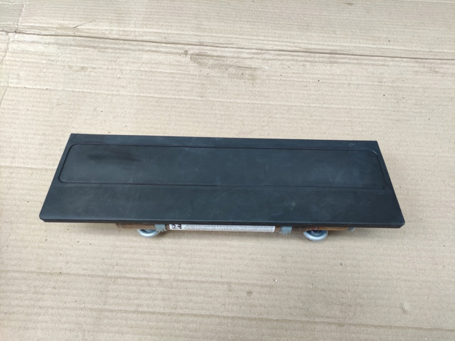 Подушка безпеки (AIRBAG) пасажирська, захисту колін 4KL880842D VAG