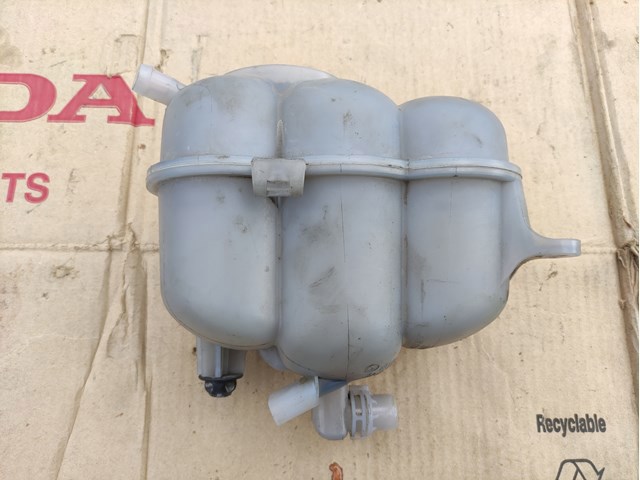 Бачок розширювальний 4M0121403D VAG