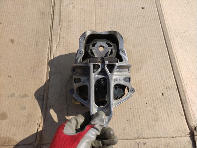 Права подушка мотора 4M0199372J VAG