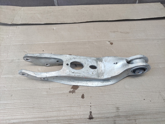 Балансир задній нижній 4M0505311J VAG