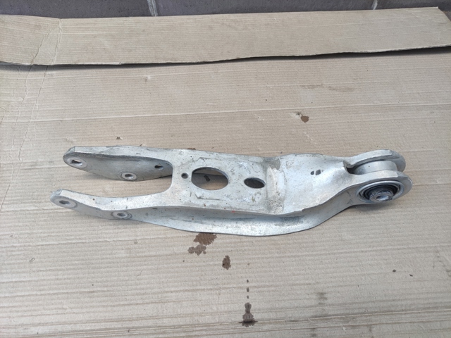 Балансир задній нижній 4M0505311J VAG