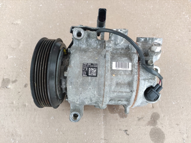 Компресор кондиціонера 4M0820803M VAG
