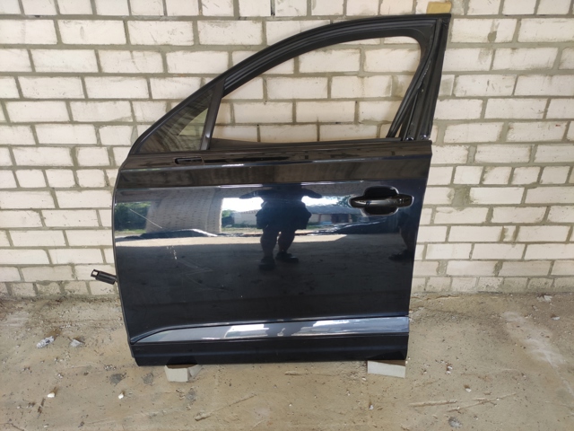 Водійські двері 4M0831051F VAG